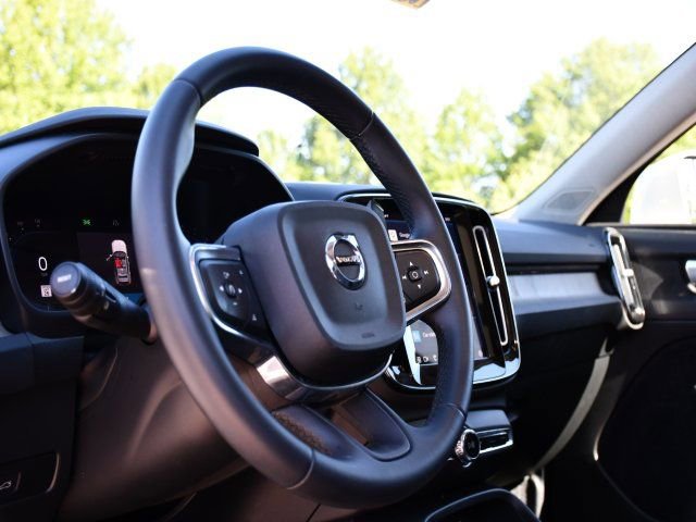 Used 2023 Volvo XC40 B5 Plus w/ Driver Assist Package AWD/4WD image 12