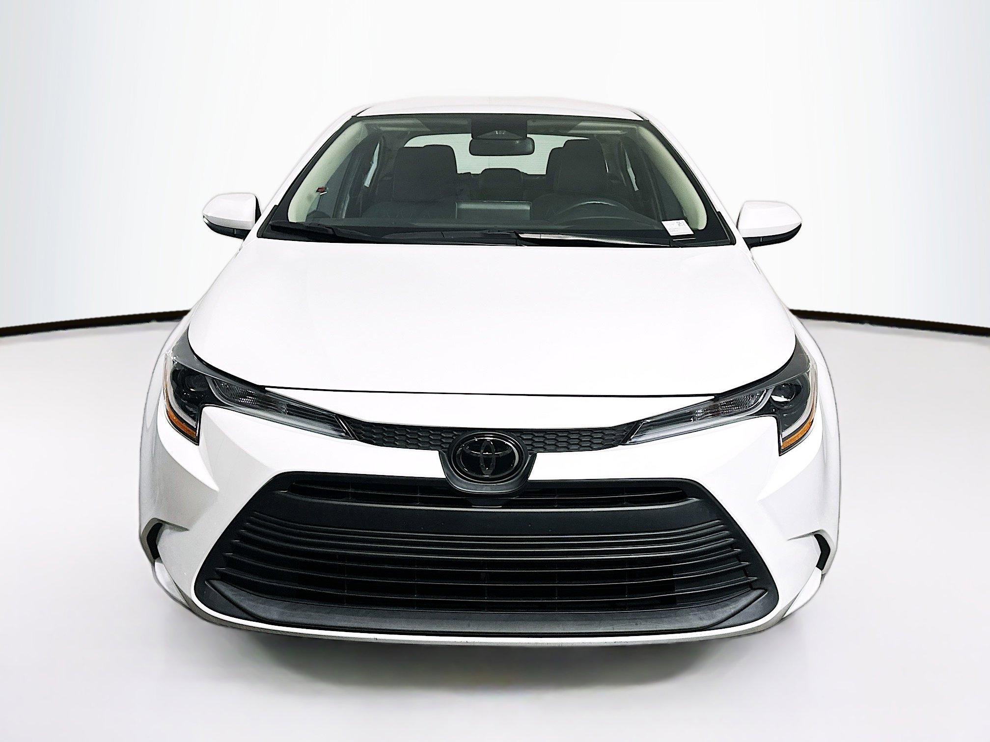 Used 2024 Toyota Corolla LE FWD image 2