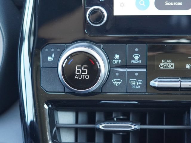 Certified 2023 Toyota Highlander XLE FWD image 24