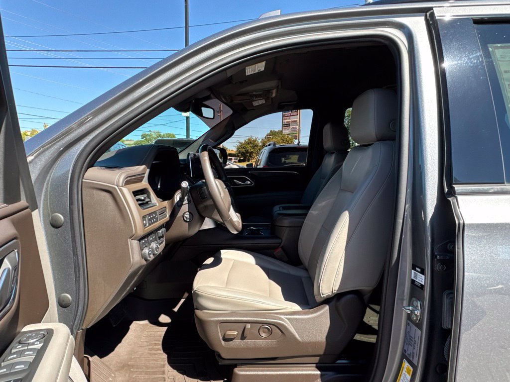 Used 2022 Chevrolet Tahoe Z71 w/ Z71 Off-Road Package AWD/4WD image 13