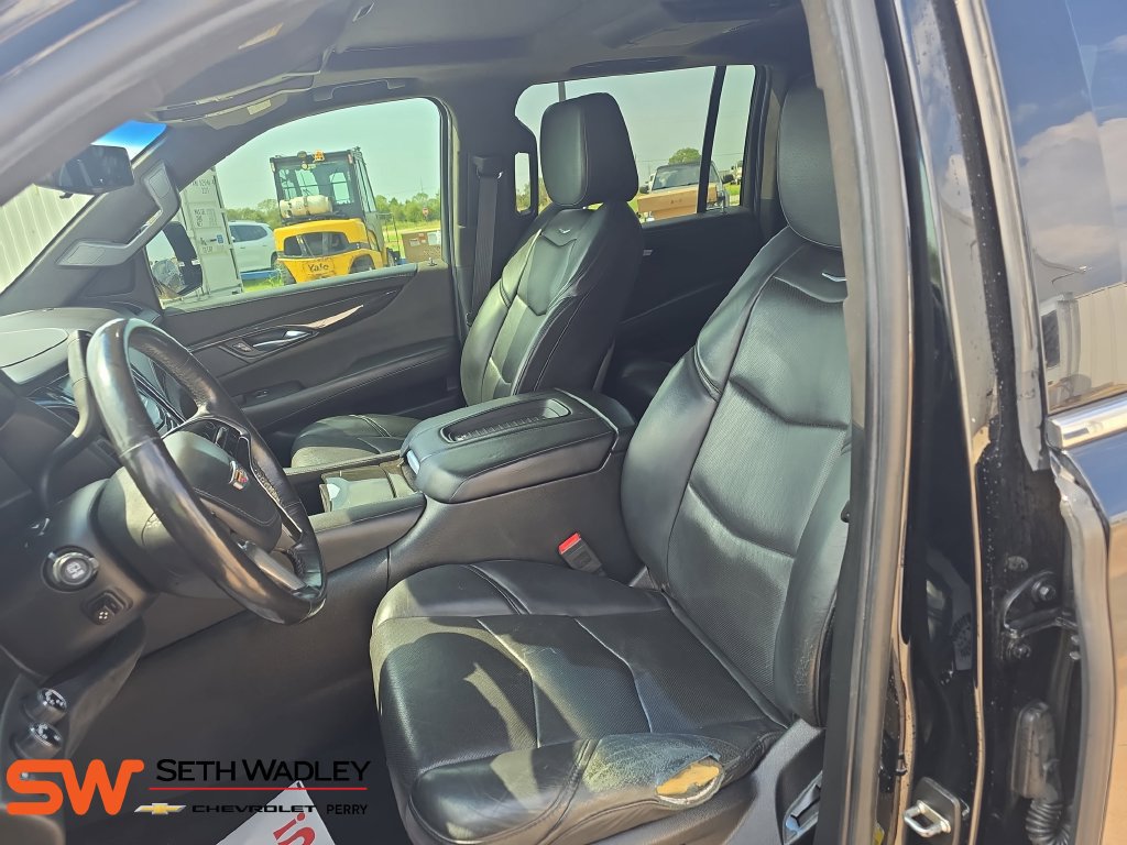 Used 2018 Cadillac Escalade ESV Platinum AWD/4WD image 16