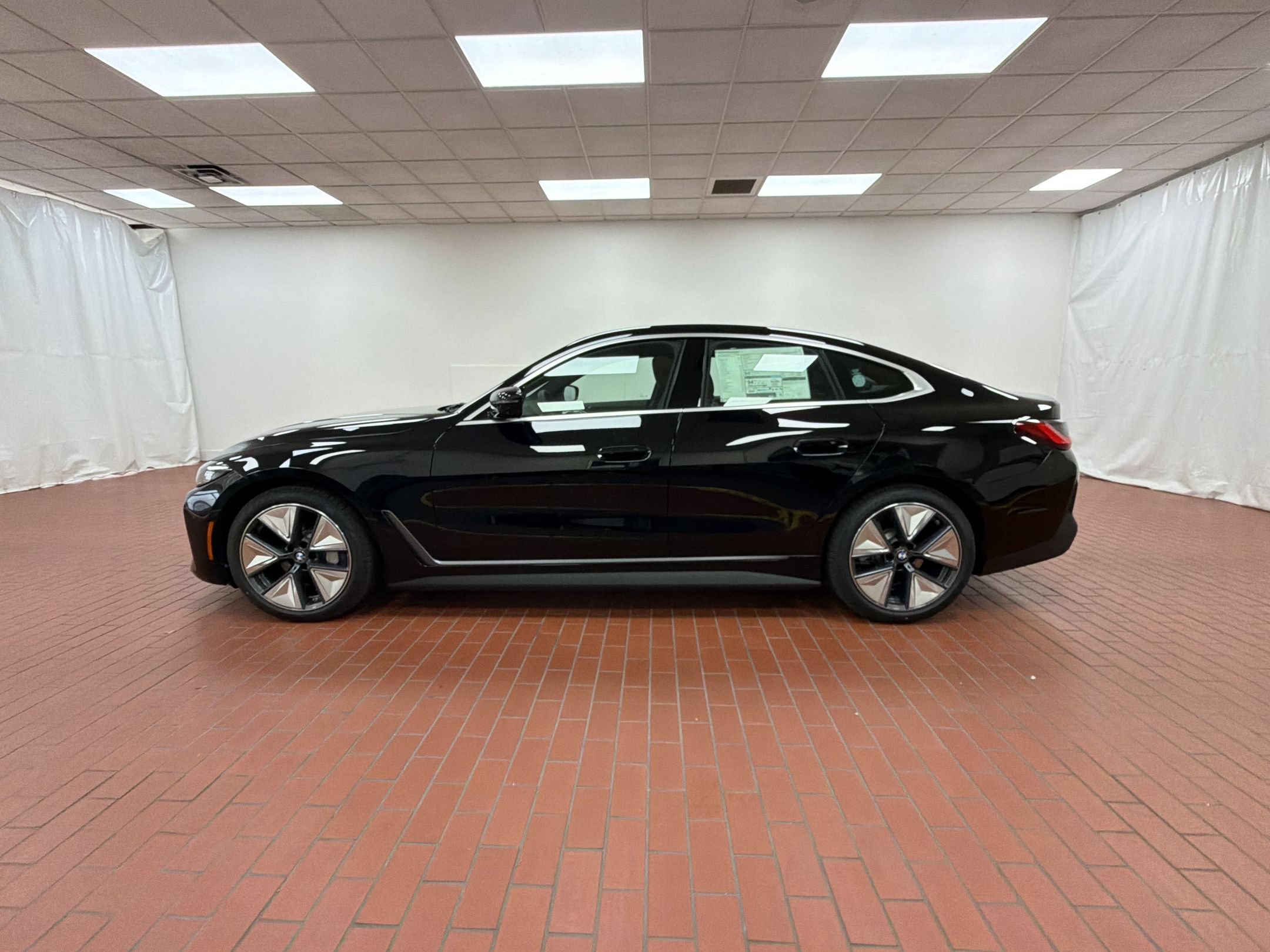 Used 2026 BMW i4 xDrive40i w/ Premium Package AWD/4WD image 2