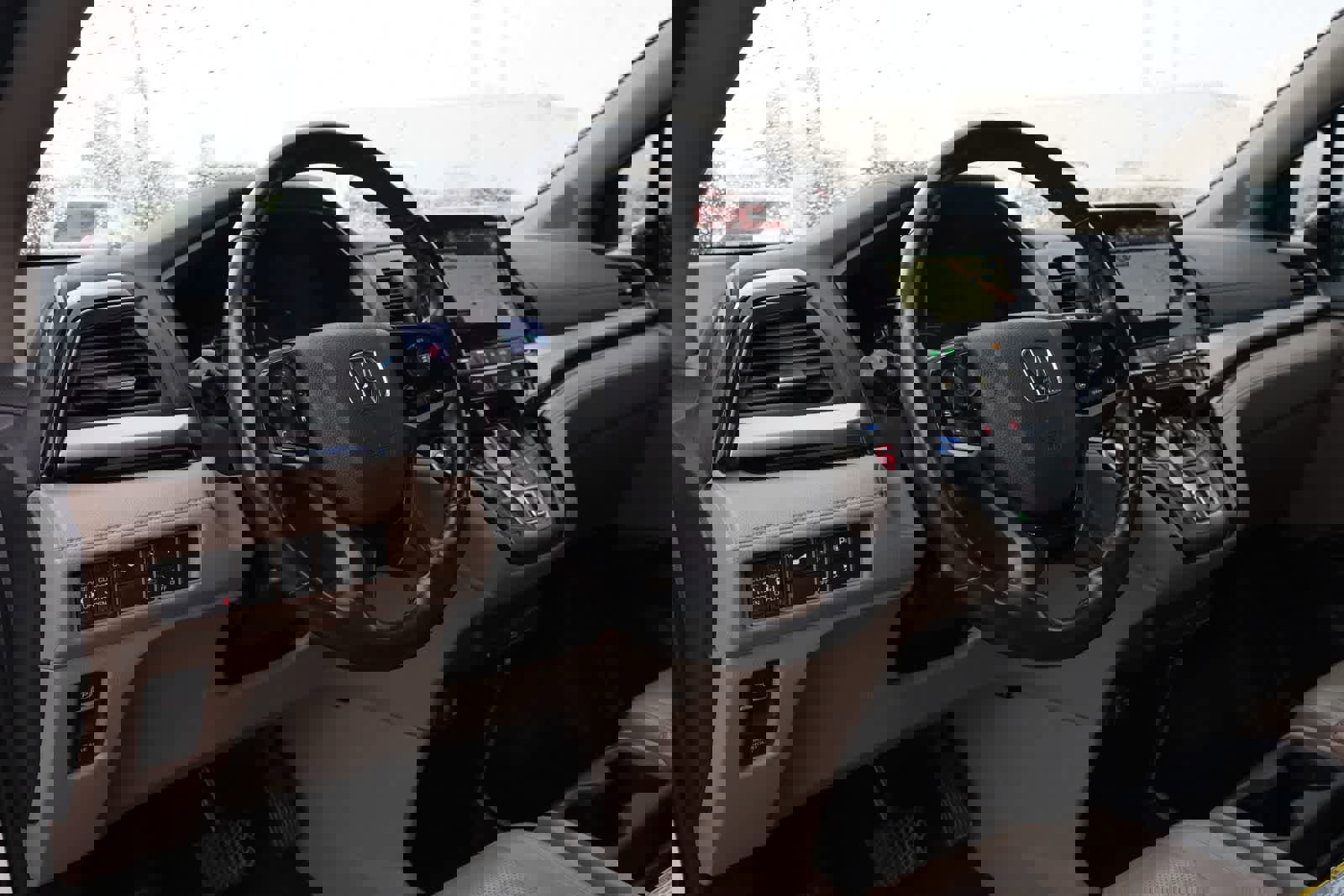 Used 2018 Honda Odyssey Elite image 17