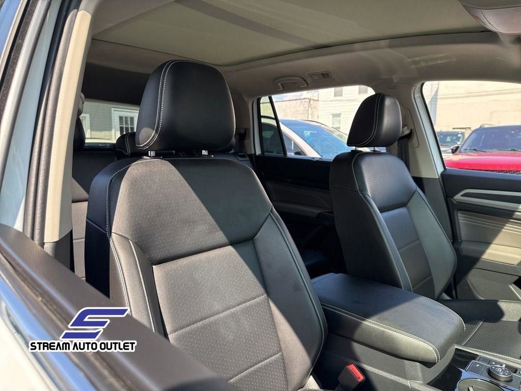 Used 2022 Volkswagen Atlas SEL R-Line image 12