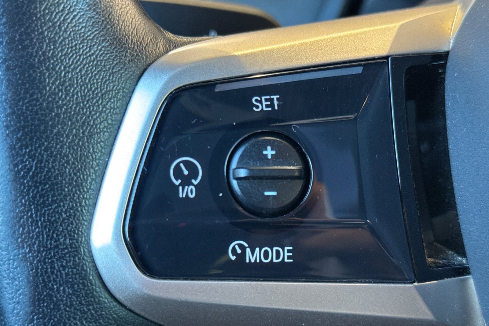 Used 2024 BMW iX xDrive50 w/ Sport Package AWD/4WD image 32