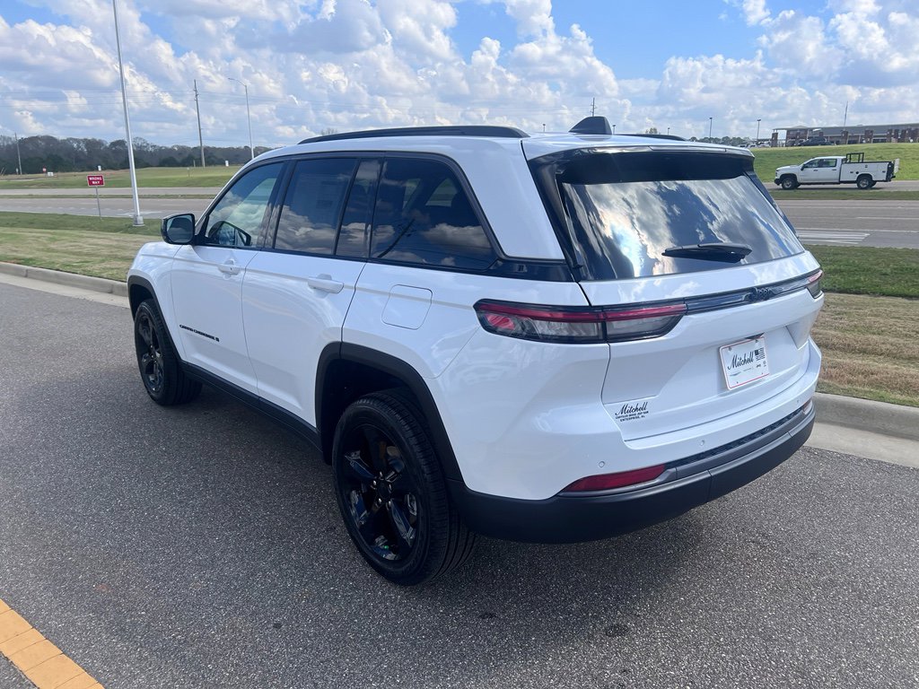 New 2026 Jeep Grand Cherokee Limited w/ Limited Altitude Package RWD image 10