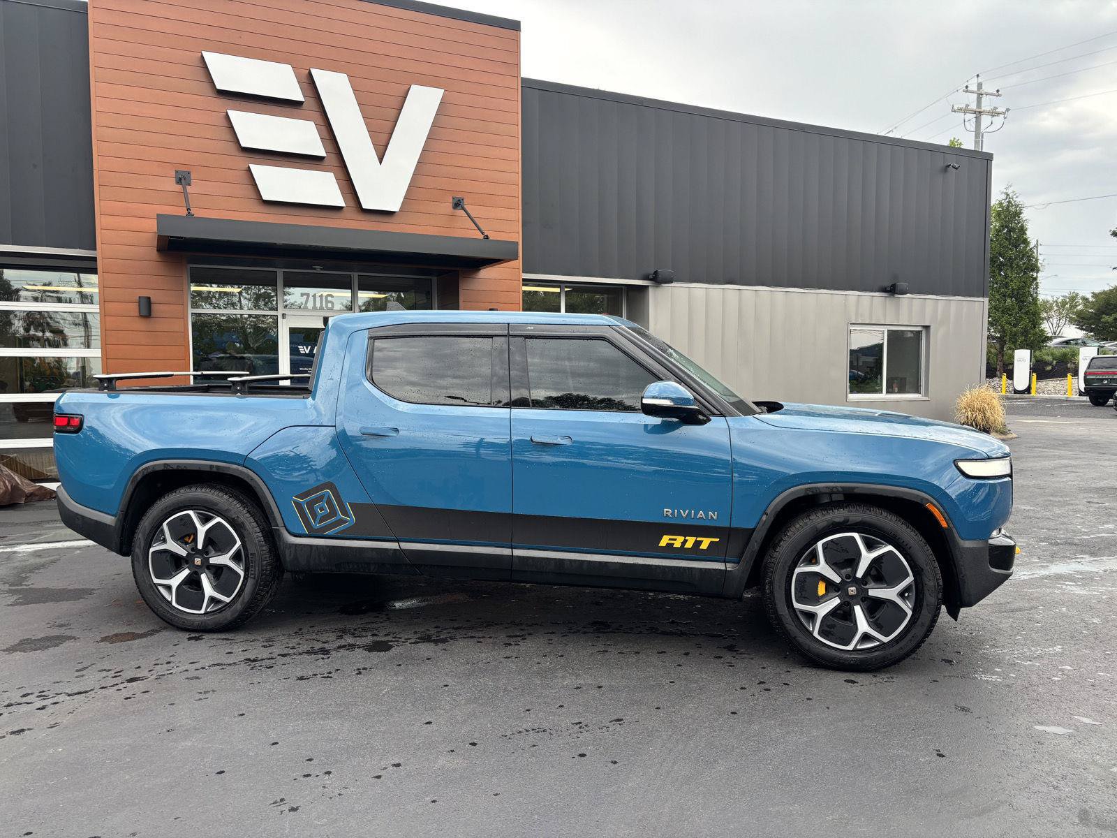 Used 2022 Rivian R1T Adventure AWD/4WD image 2