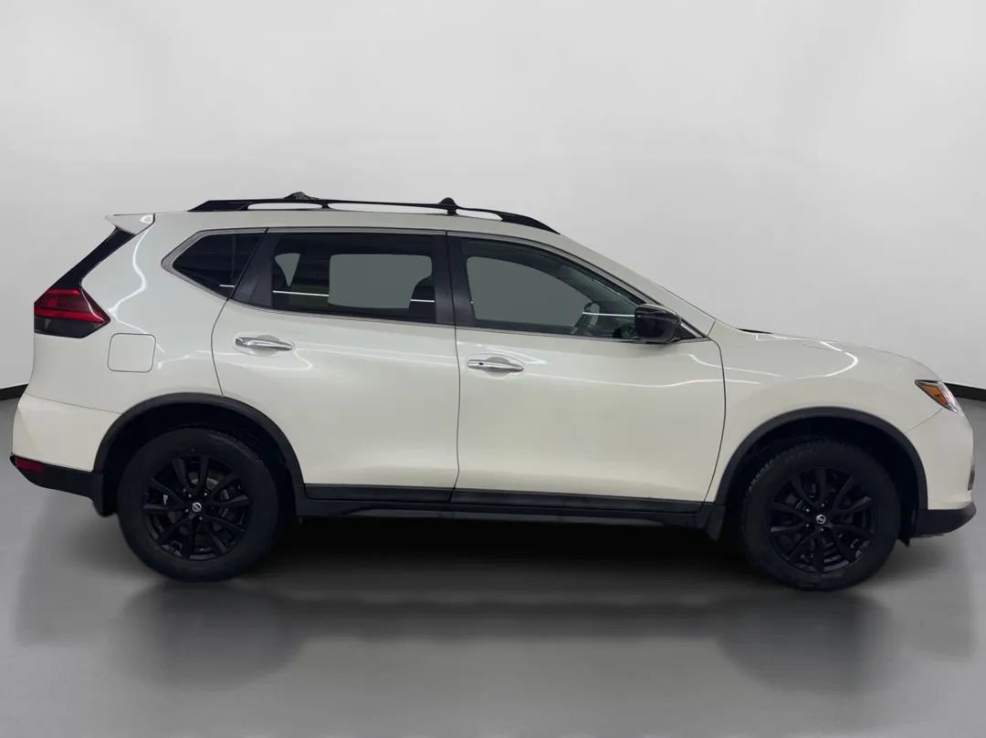 Used 2017 Nissan Rogue SV w/ Midnight Edition Package image 11