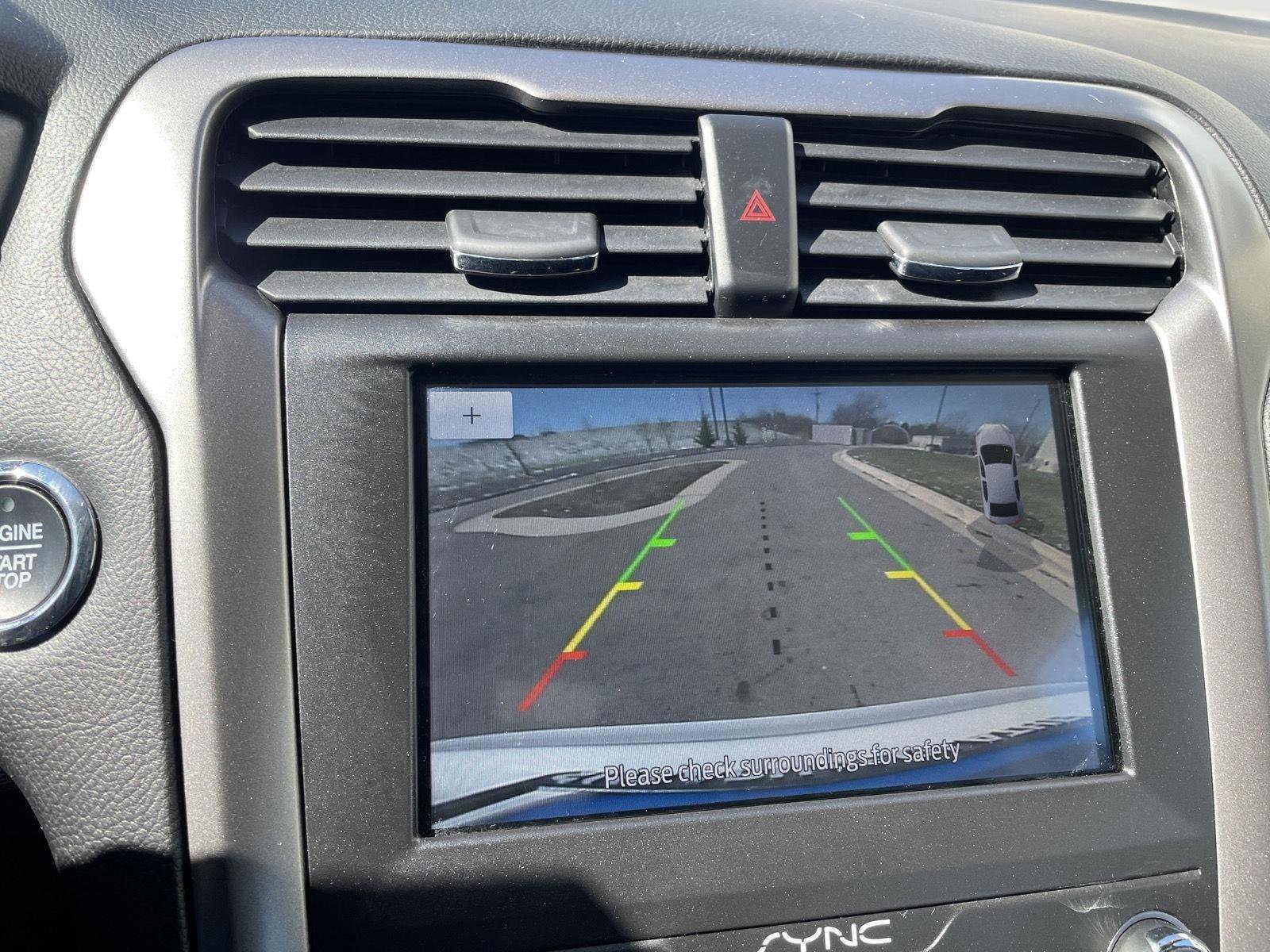 Used 2020 Ford Fusion SE image 28