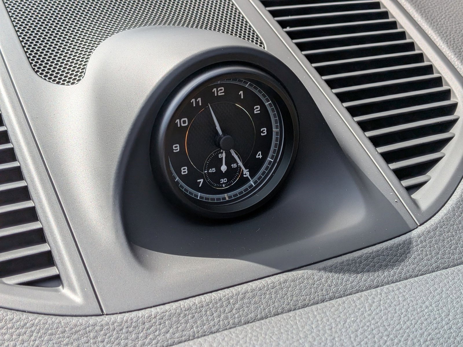 New 2026 Porsche Macan image 22