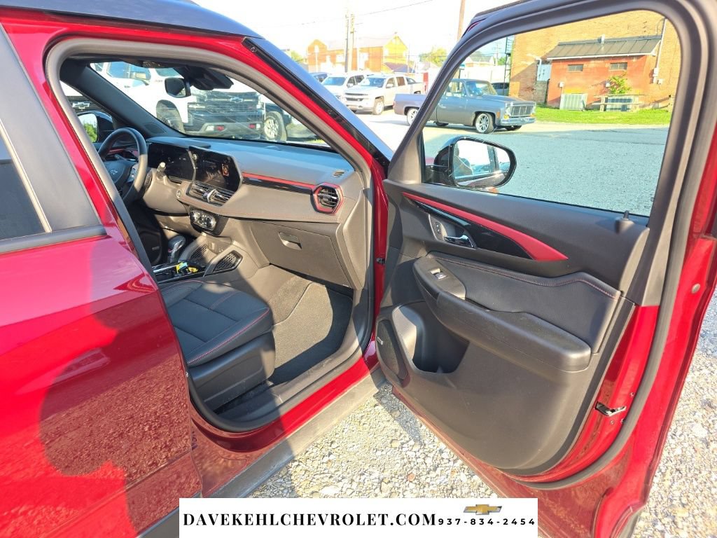 Used 2025 Chevrolet TrailBlazer RS w/ Convenience Package AWD/4WD image 26