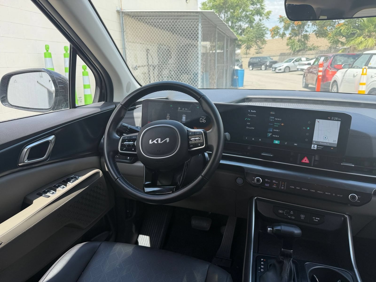 Used 2026 Kia Carnival FWD image 37