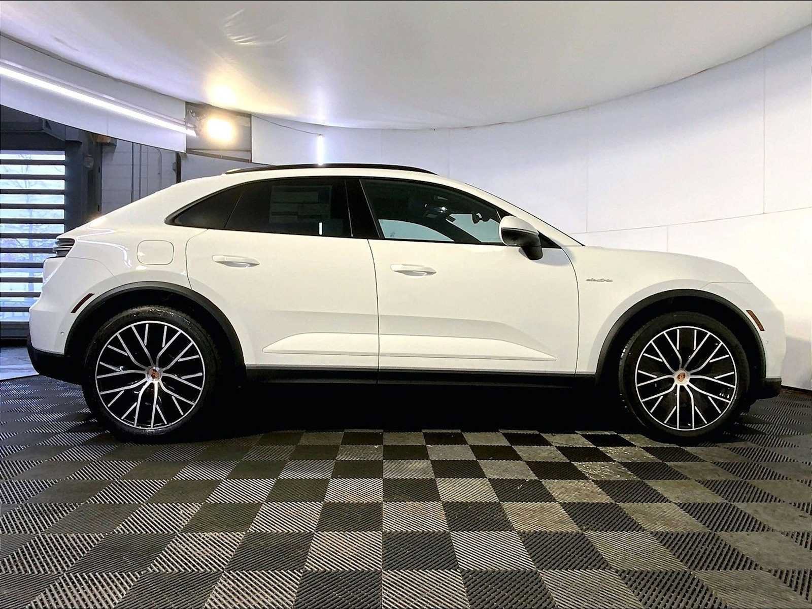 New 2026 Porsche Macan 4 Electric AWD/4WD image 8