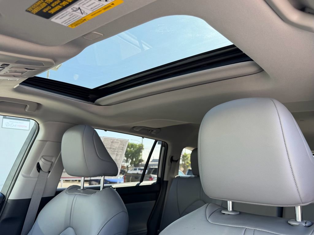 Certified 2024 Toyota Highlander XLE image 17