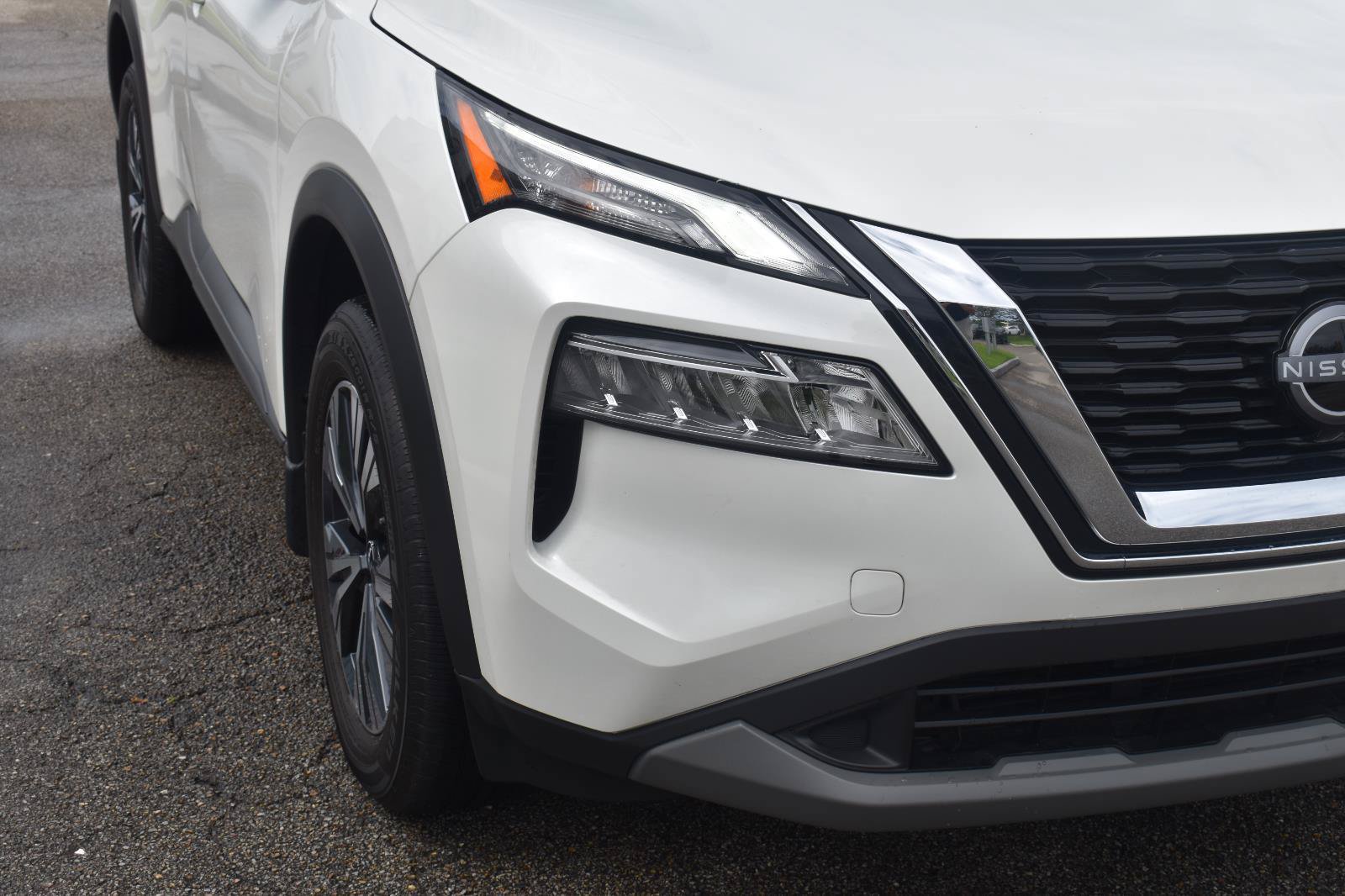 Used 2023 Nissan Rogue SV FWD image 16