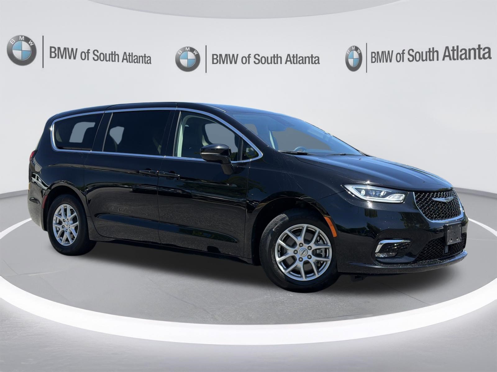 Used 2024 Chrysler Pacifica Touring-L FWD video 2