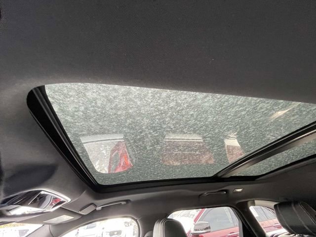 Used 2021 Land Rover Range Rover Velar R-Dynamic S image 19