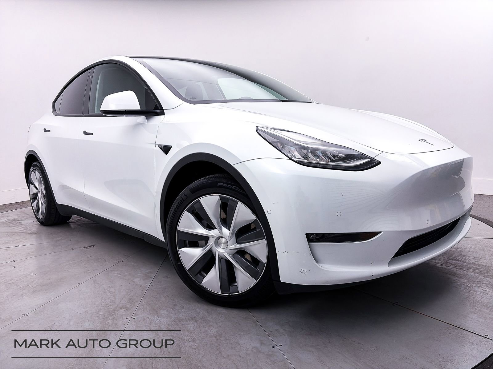 Used 2022 Tesla Model Y Long Range image 1