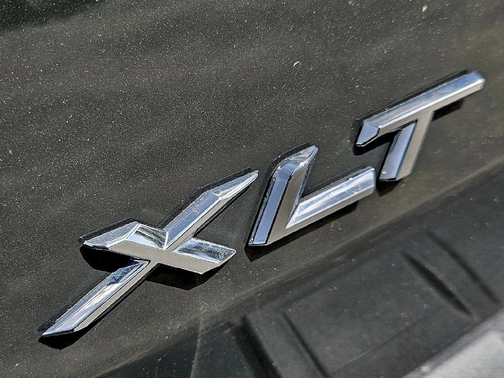 Used 2024 Ford Explorer XLT AWD/4WD image 12