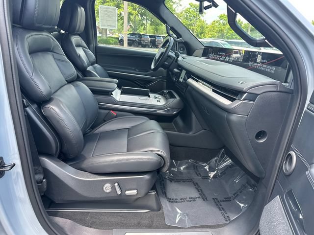 New 2026 Lincoln Navigator Reserve w/ Jet Appearance Package AWD/4WD image 14