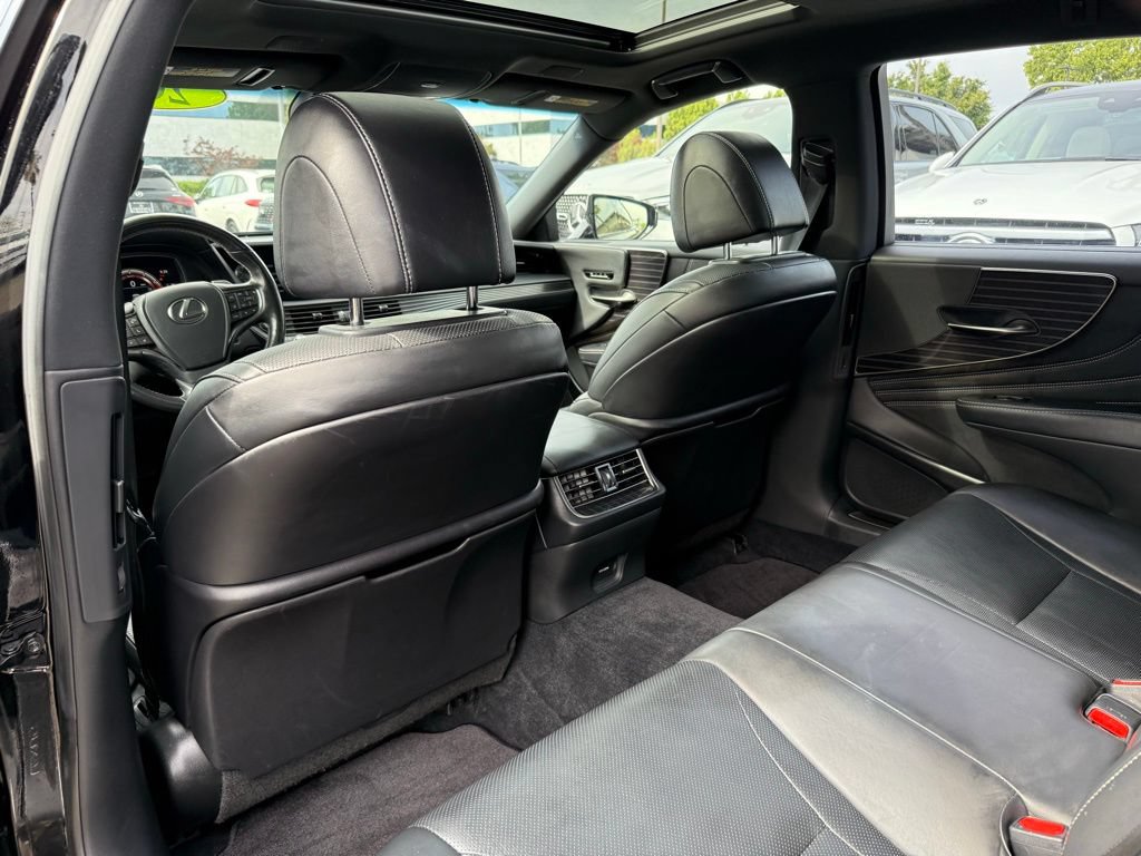 Used 2019 Lexus LS 500 w/ Accessory Package (Z2) RWD image 25