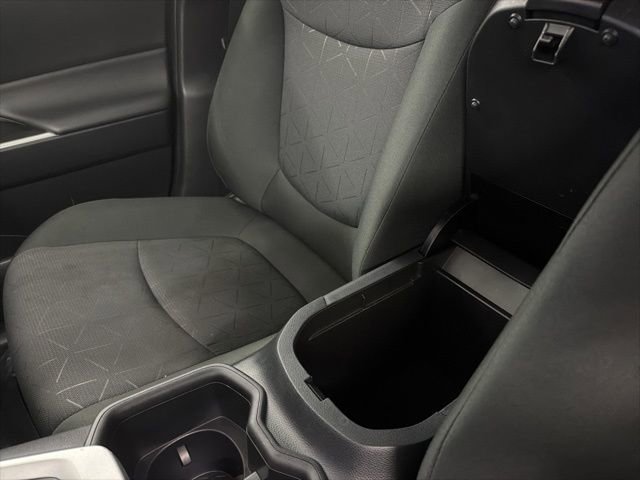 Used 2025 Toyota RAV4 XLE AWD/4WD image 33