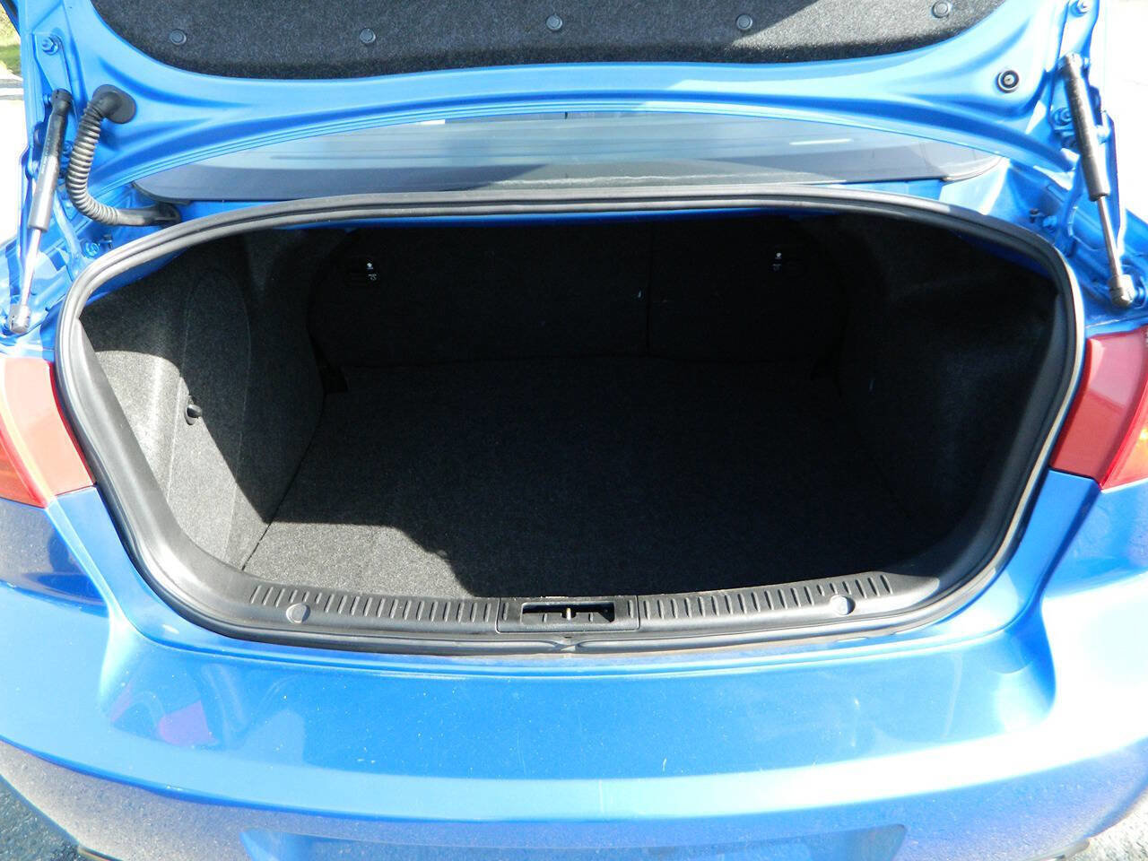 Used 2005 MAZDA MAZDA3 s image 10