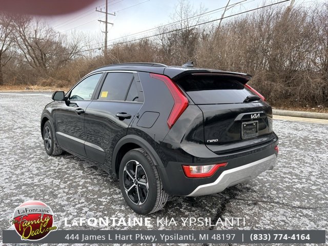 Certified 2025 Kia Niro LX image 3