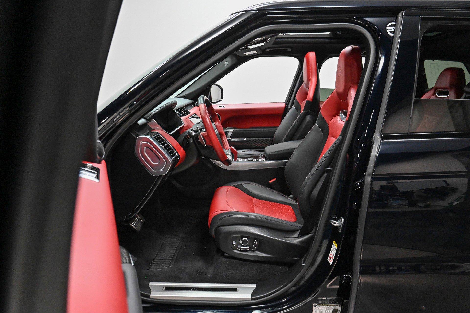 Used 2022 Land Rover Range Rover Sport SVR Carbon Edition image 28