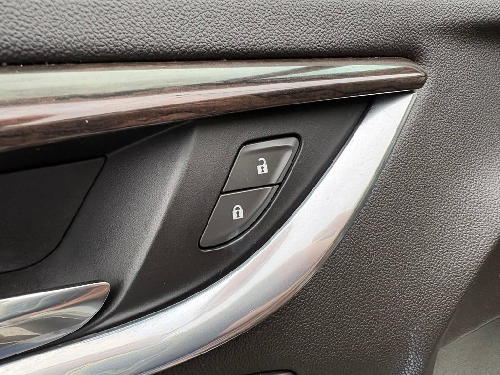 Used 2018 Buick Enclave Premium AWD/4WD image 17