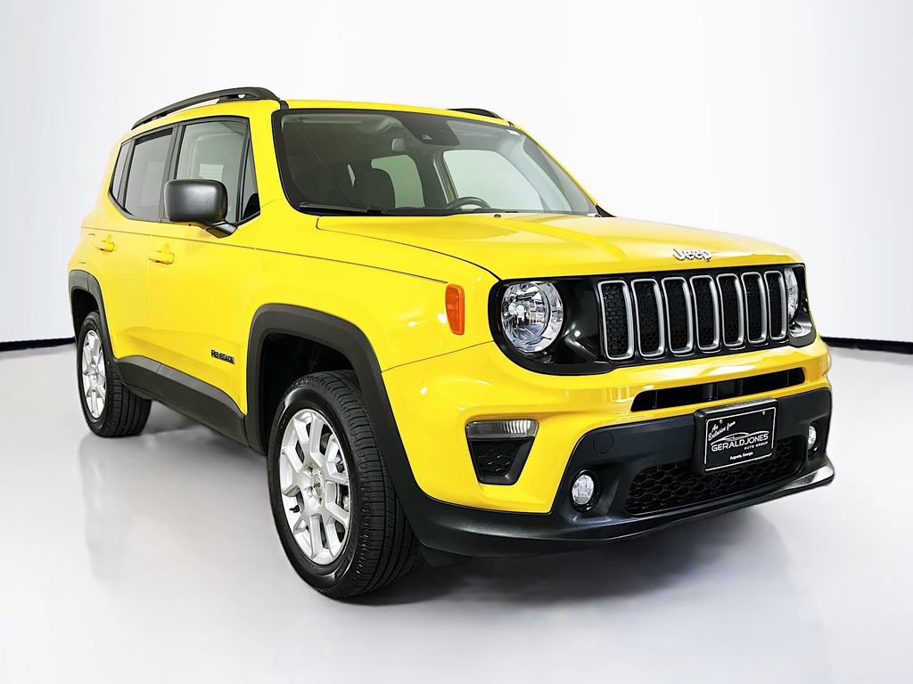 Used 2023 Jeep Renegade Latitude w/ Premium Group AWD/4WD image 2
