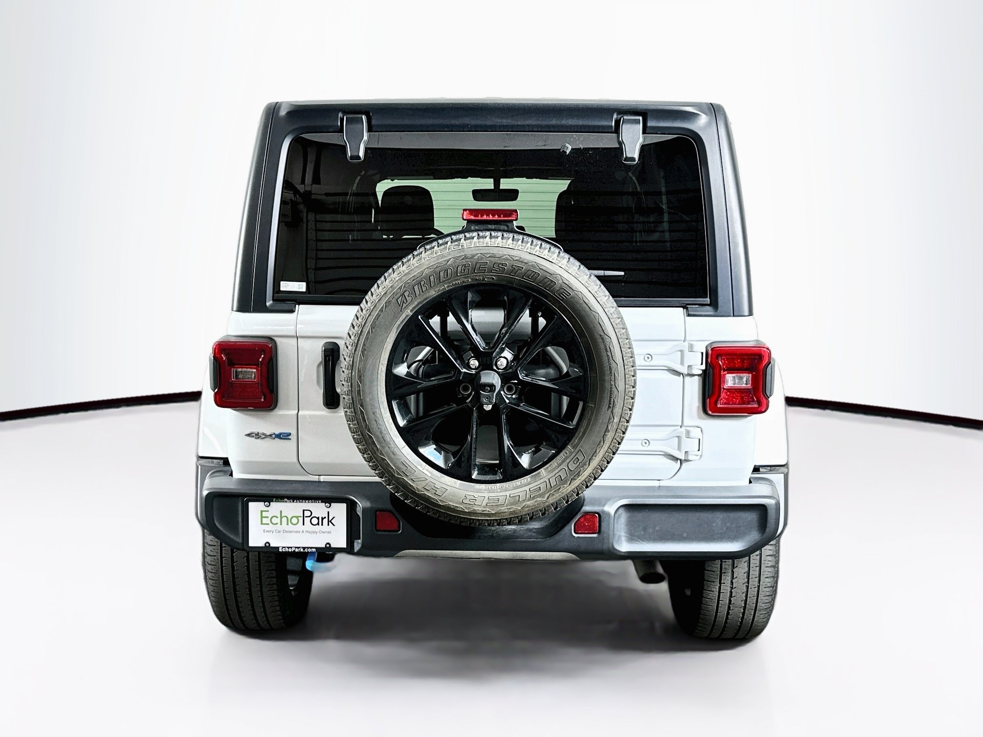 Used 2023 Jeep Wrangler Unlimited Sahara w/ Cold Weather Group AWD/4WD image 7