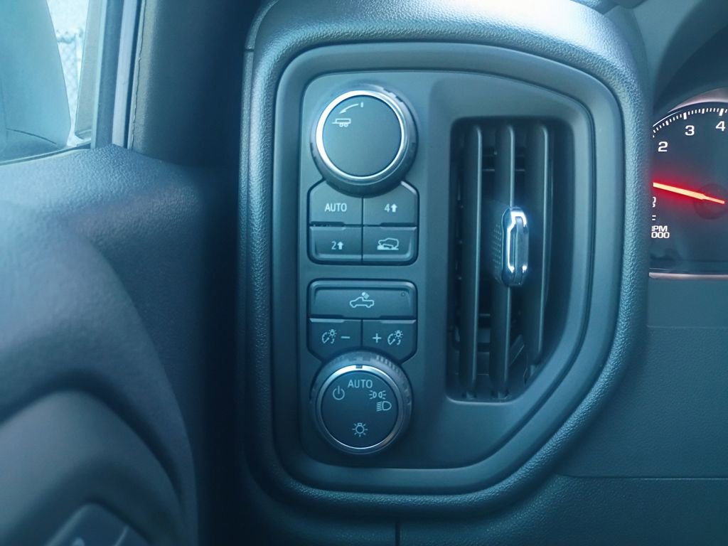 Used 2024 Chevrolet Silverado 1500 Custom image 12