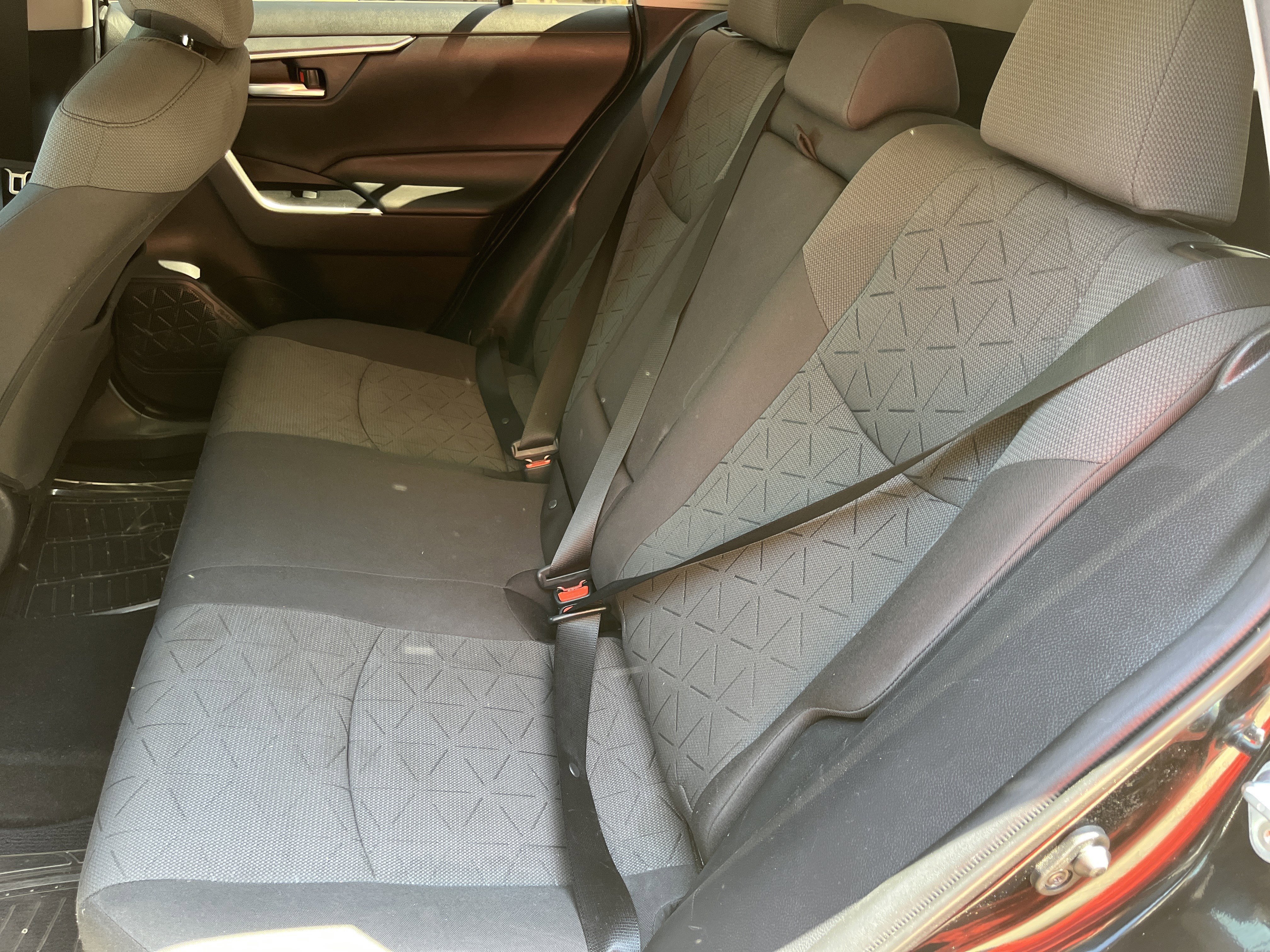 Used 2020 Toyota RAV4 XLE FWD image 17