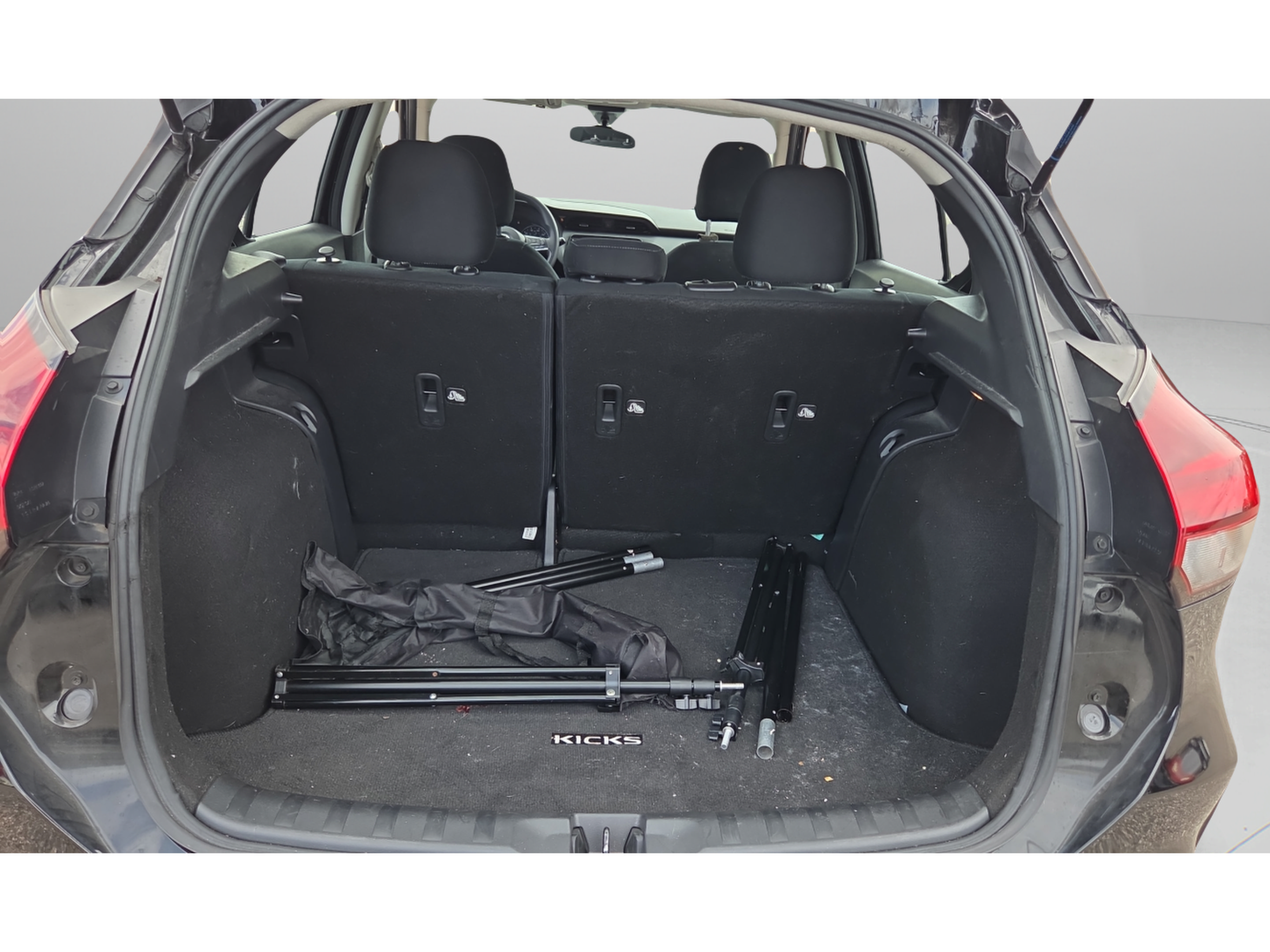 Used 2024 Nissan Kicks SV FWD image 13