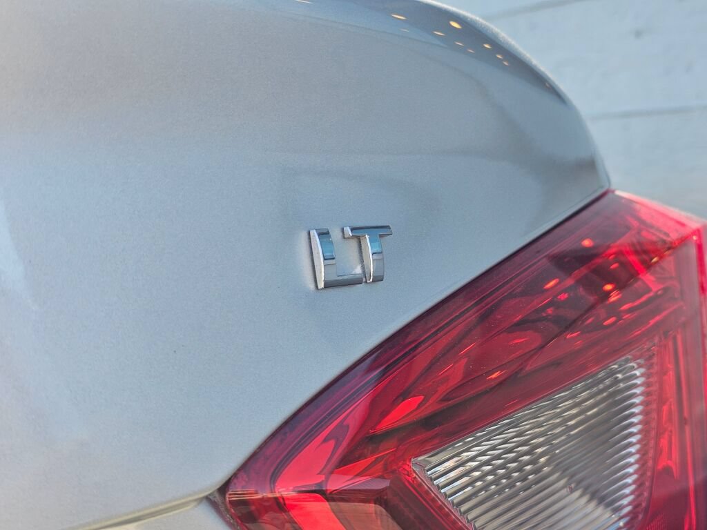 Used 2017 Chevrolet Cruze LT FWD image 14