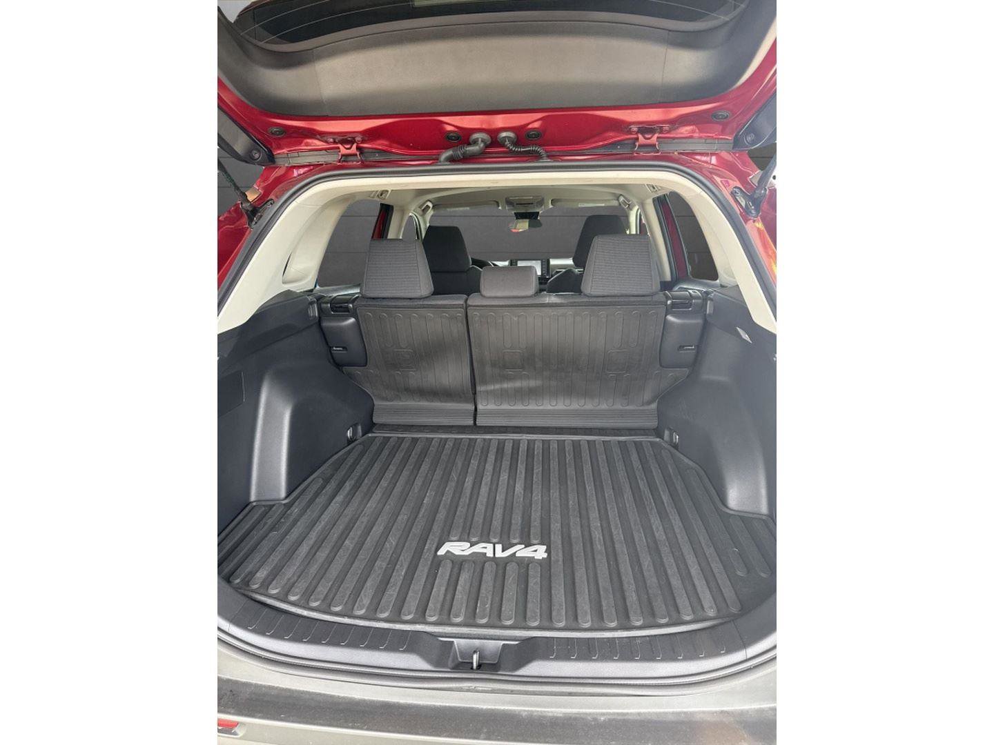 Used 2021 Toyota RAV4 LE image 19