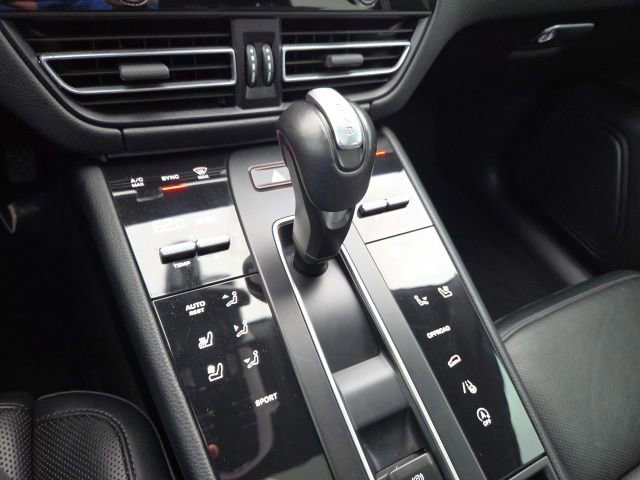 Used 2024 Porsche Macan image 32