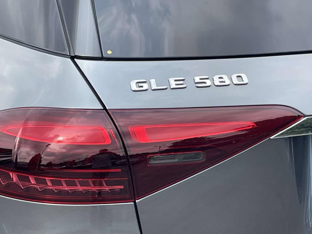Used 2025 Mercedes-Benz GLE 580 4MATIC image 9