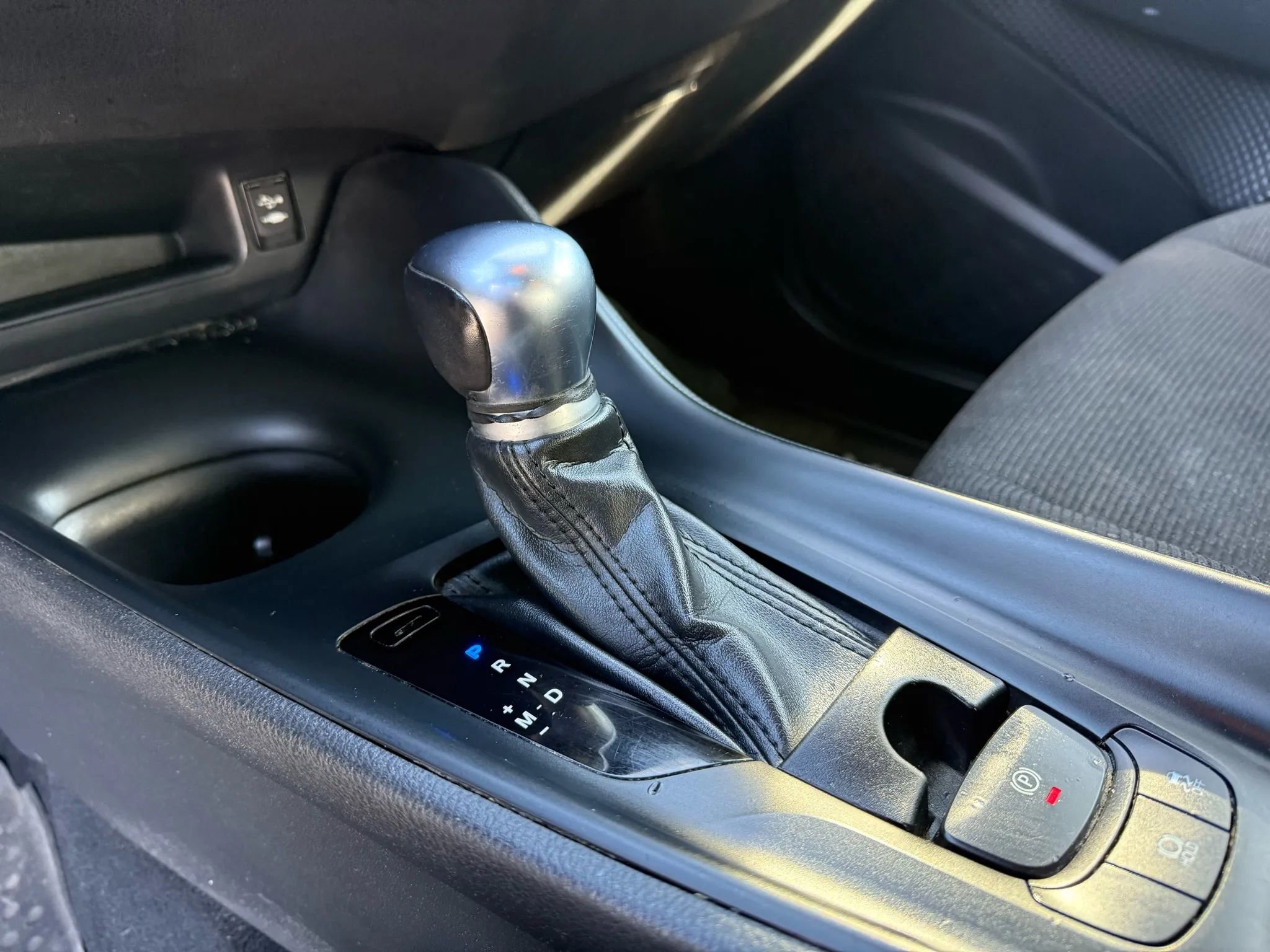 Used 2019 Toyota C-HR LE image 23