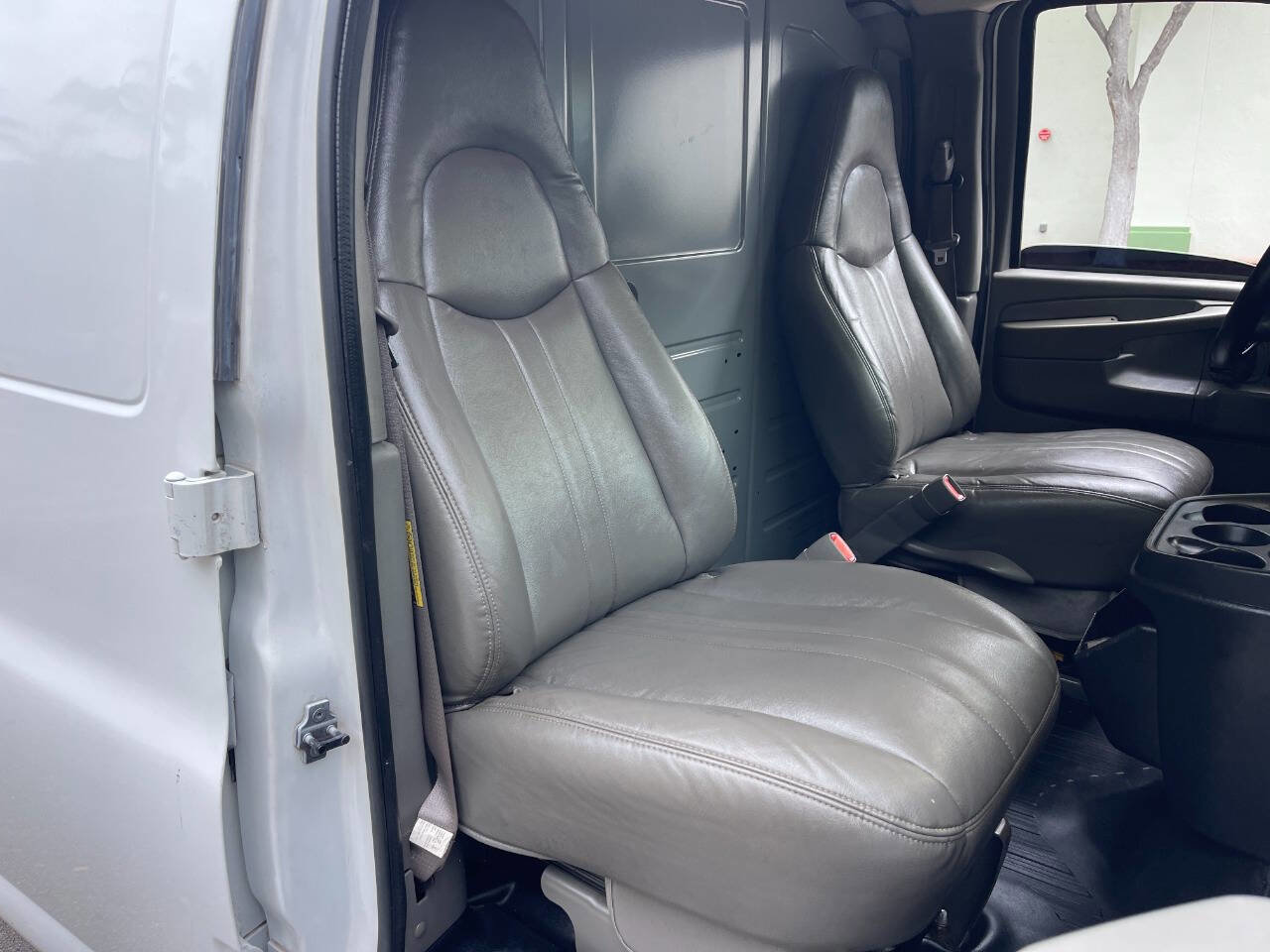 Used 2004 Chevrolet Express 1500 RWD image 23