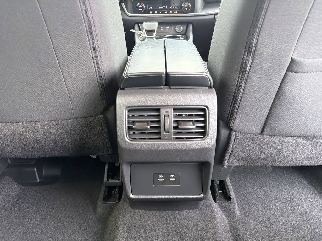 Used 2024 Nissan Rogue SV FWD image 21