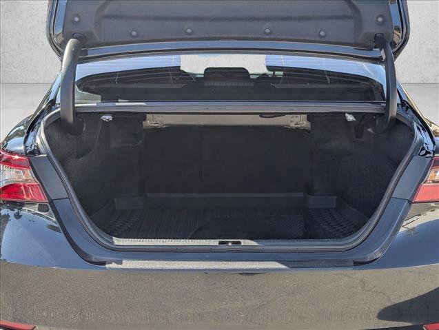 Used 2023 Toyota Camry SE FWD image 5