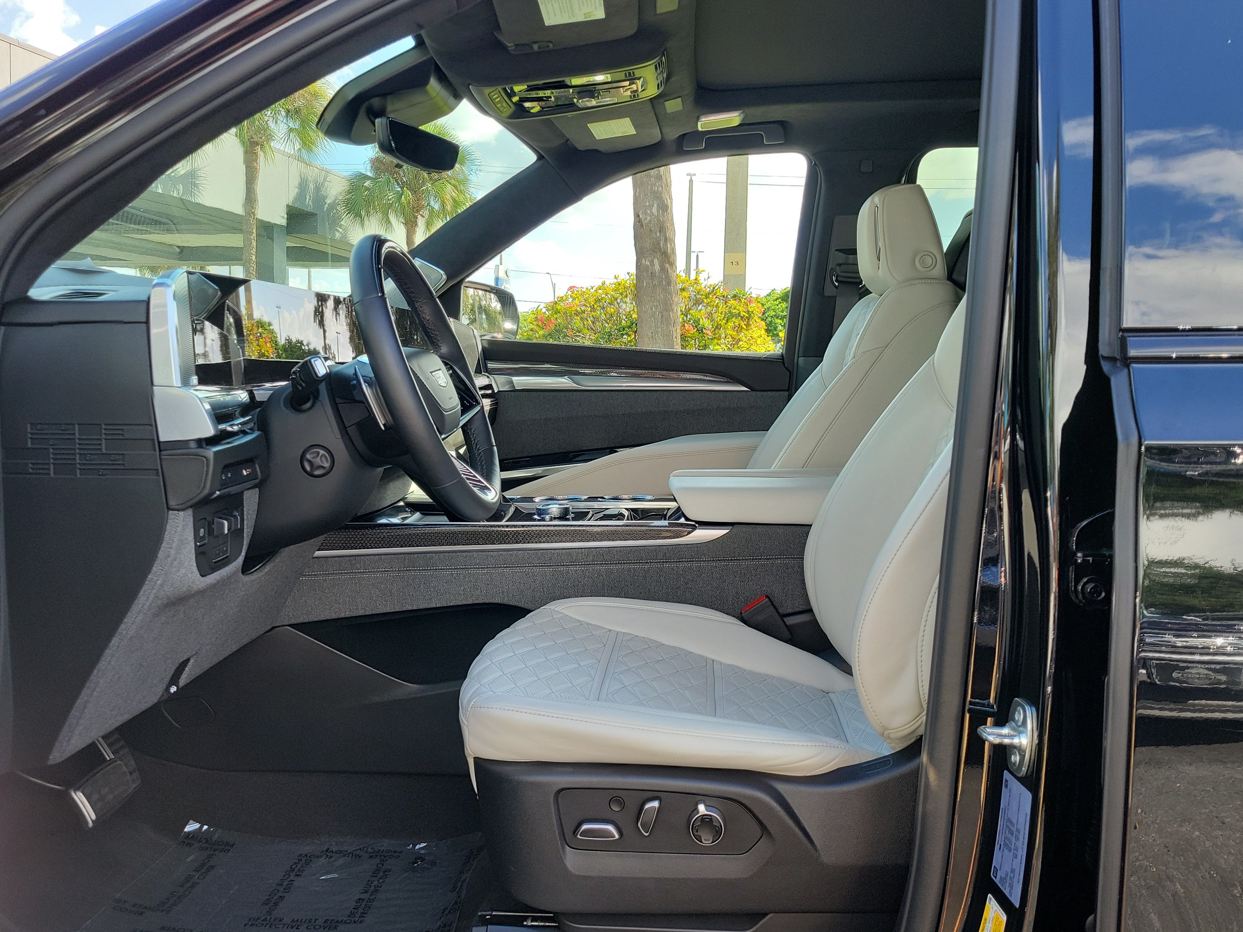 Used 2025 Cadillac Escalade ESV V AWD/4WD image 21