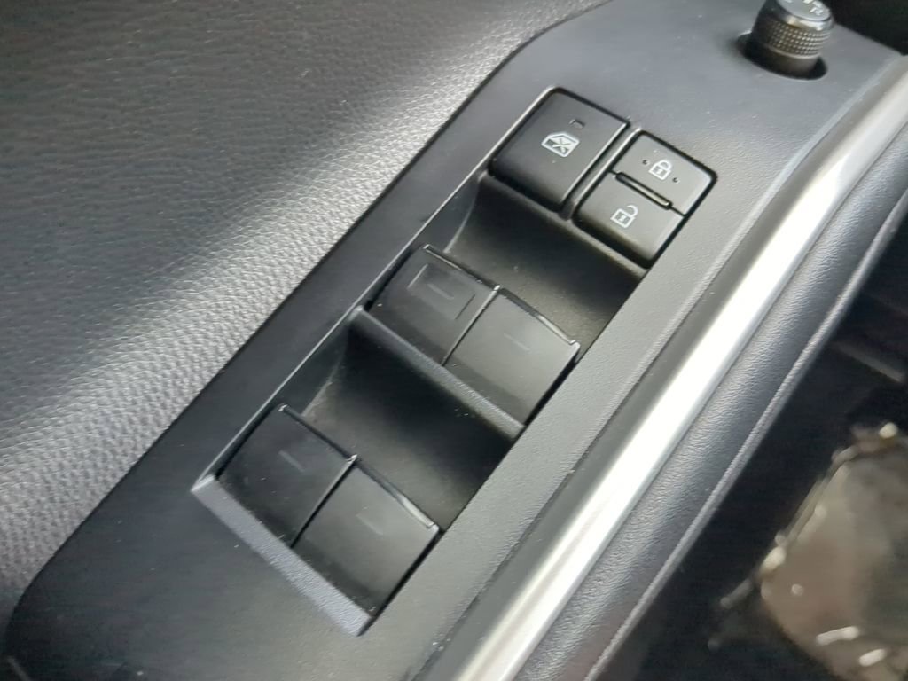 Used 2021 Toyota Highlander XLE image 31