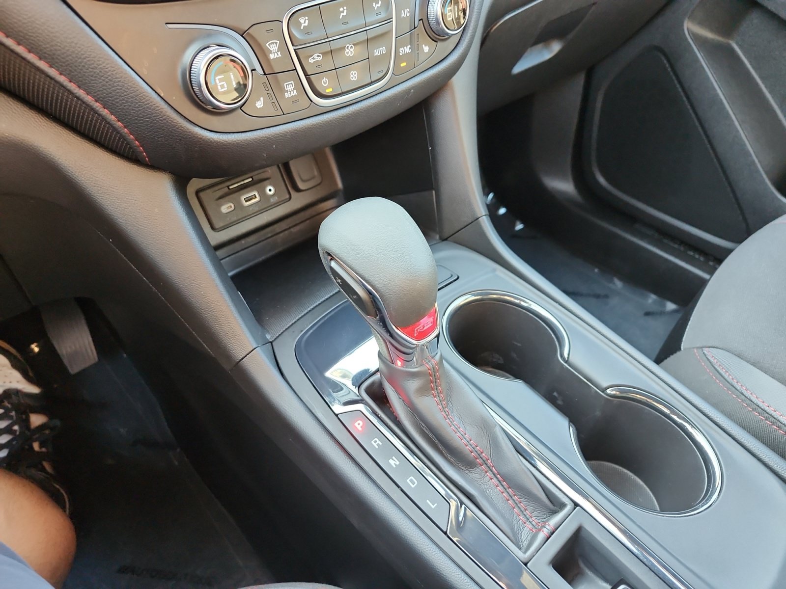 Used 2022 Chevrolet Equinox RS w/ Infotainment Package FWD image 22