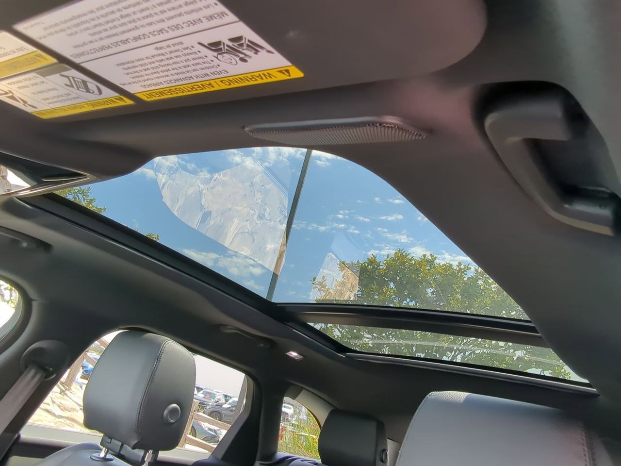 New 2025 Land Rover Range Rover Velar Dynamic SE image 19