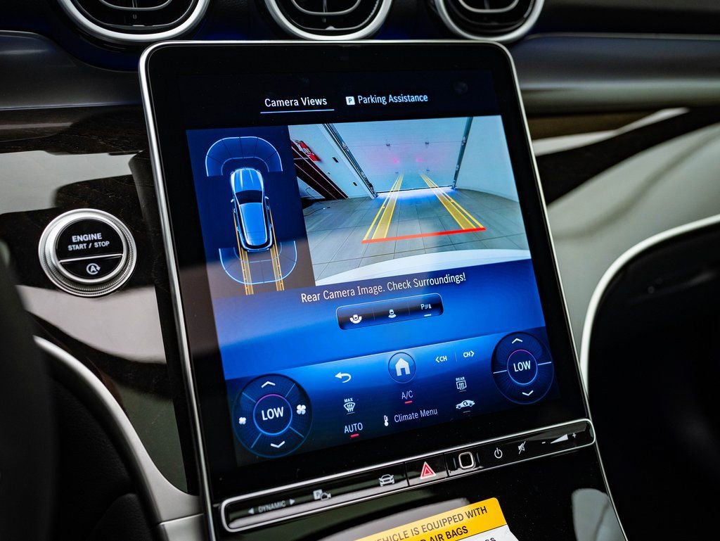 Used 2025 Mercedes-Benz GLC 300 4MATIC image 32