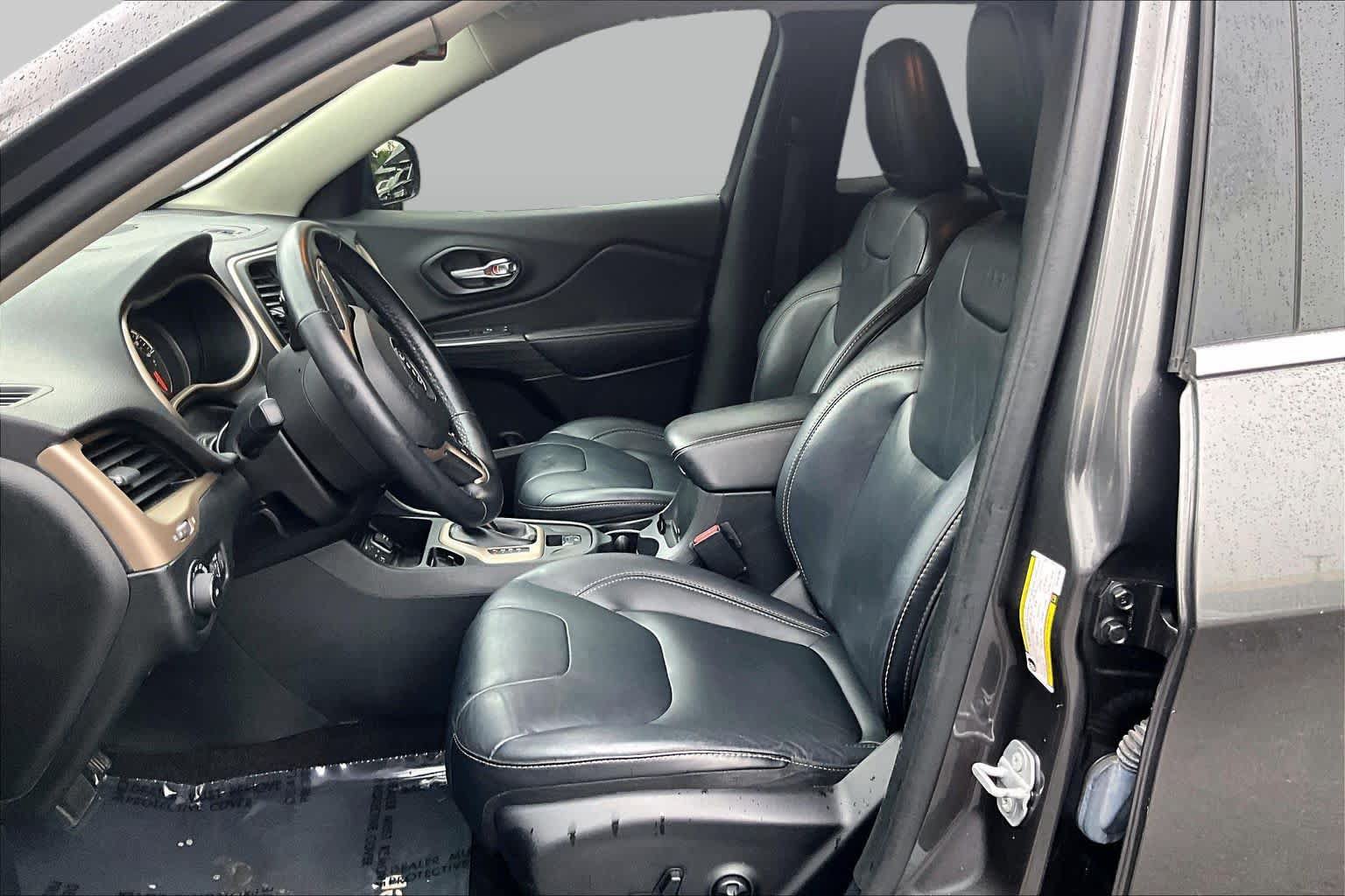 Used 2016 Jeep Cherokee Limited FWD image 9