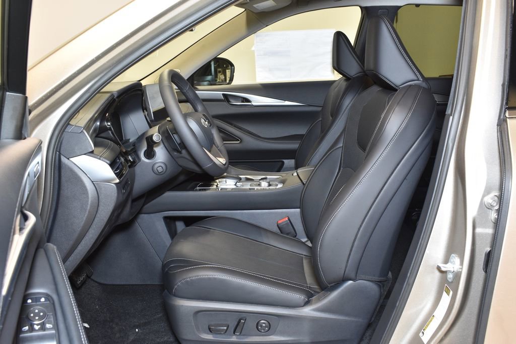New 2026 INFINITI QX60 Luxe w/ Family Package image 11